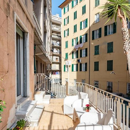 Ferienwohnung Joivy Cute Flat With Terrace Genua Exterior foto