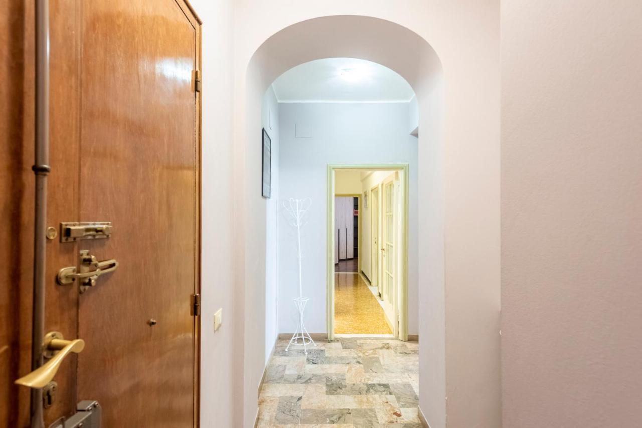 Ferienwohnung Joivy Cute Flat With Terrace Genua Exterior foto