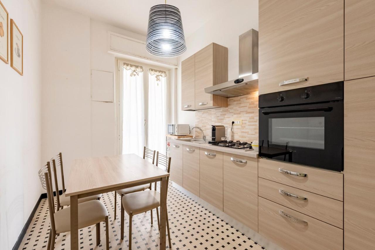 Ferienwohnung Joivy Cute Flat With Terrace Genua Exterior foto