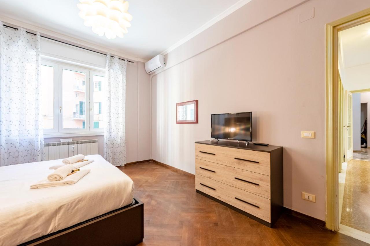 Ferienwohnung Joivy Cute Flat With Terrace Genua Exterior foto